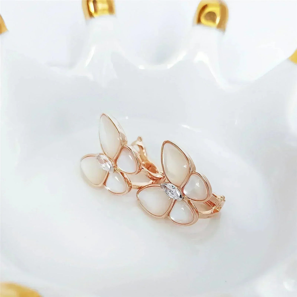 [ORA] バタフライモップ ダイヤモンドピアス