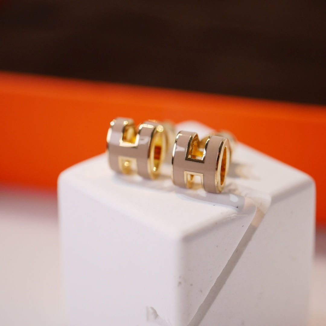 [ORA]MINI POP H GOLD EARRINGS GREY