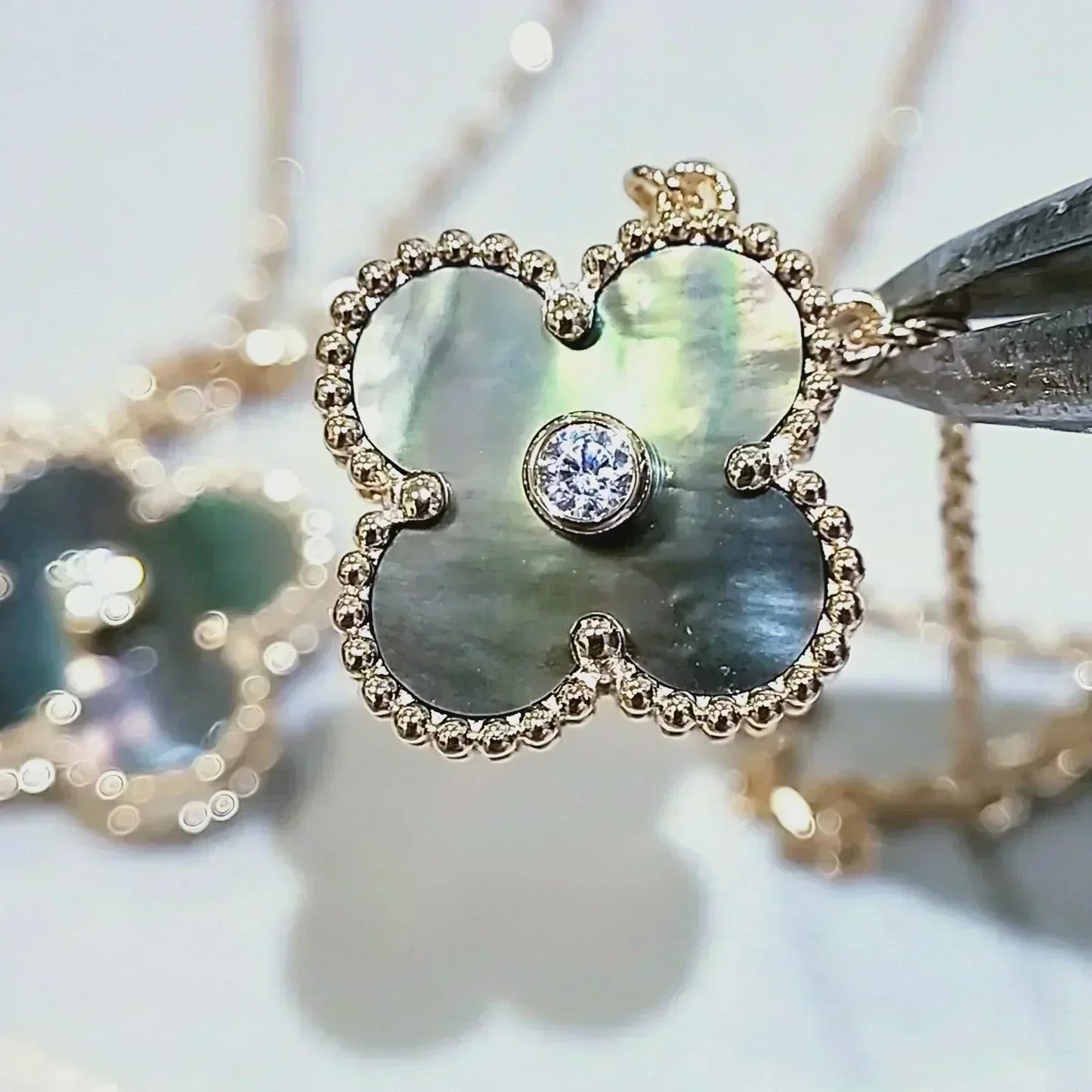 [ORA]CLOVER 15MM DIAMOND AND MOTHER-OF-GREY NECKLACE