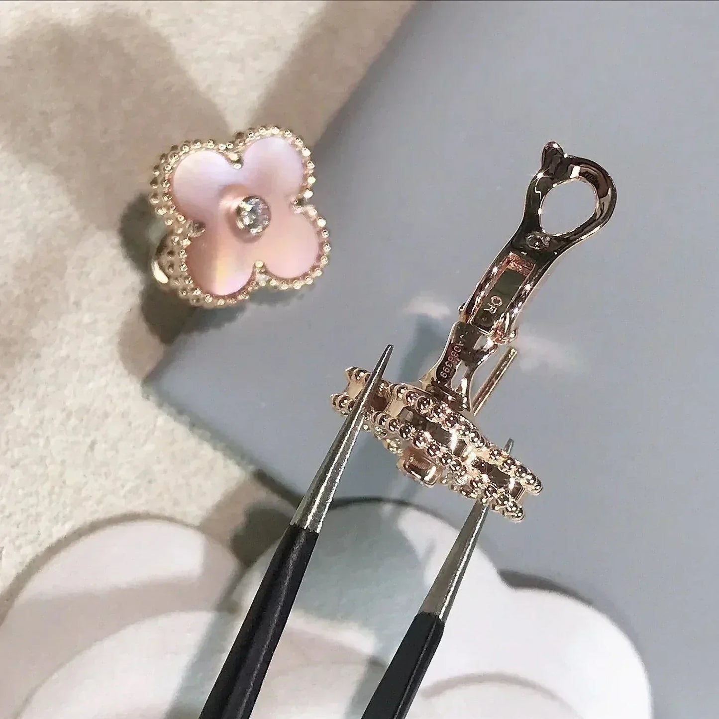 [ORA]CLOVER MEDIUM 1 MOTIFS  PINK MOP DIAMOND EARRINGS
