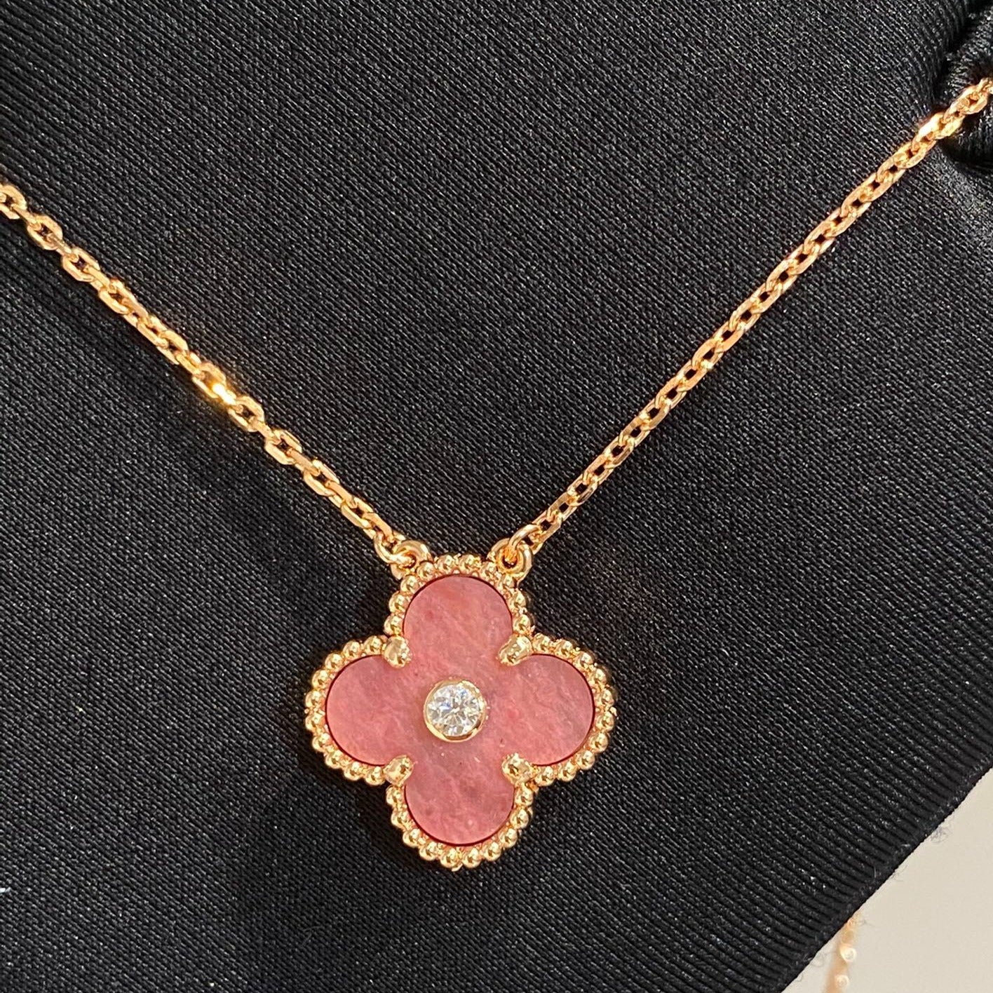 [ORA]CLOVER 15MM DIAMOND RHODONITE NECKLACE