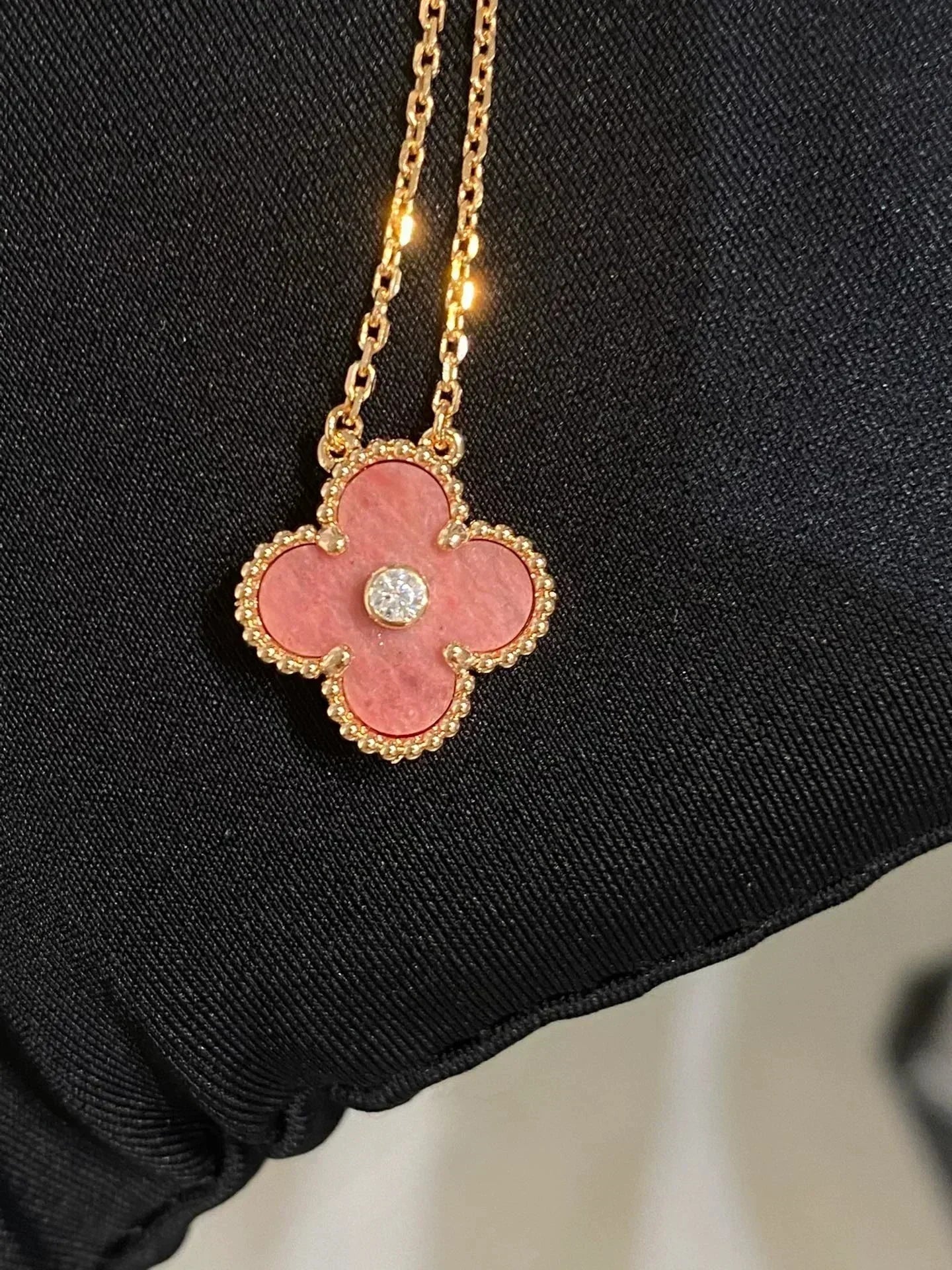 [ORA]CLOVER 15MM DIAMOND RHODONITE NECKLACE