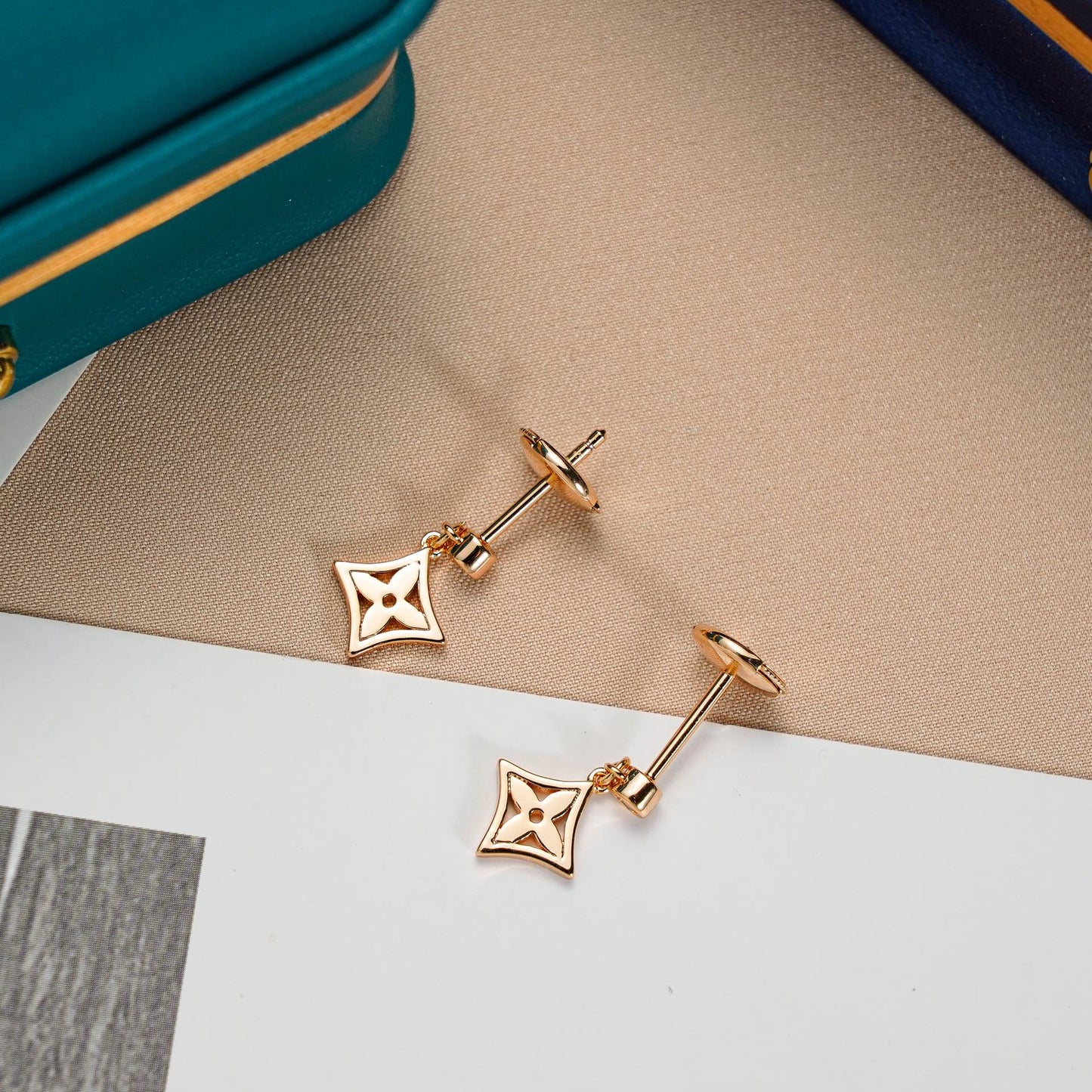 [ORA]STAR EARRINGS GOLD