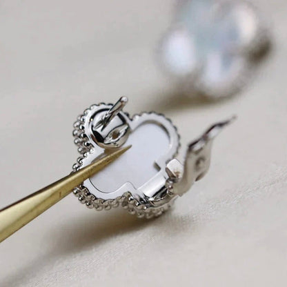 [ORA]CLOVER MEDIUM 1 MOTIFS  WHITE MOP EARRINGS SILVER