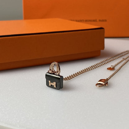 [ORA]CONSTANCE BLACK PEDANT PINK GOLD NECKLACE