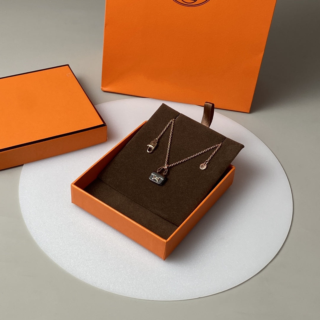 [ORA]CONSTANCE BLACK PEDANT PINK GOLD NECKLACE