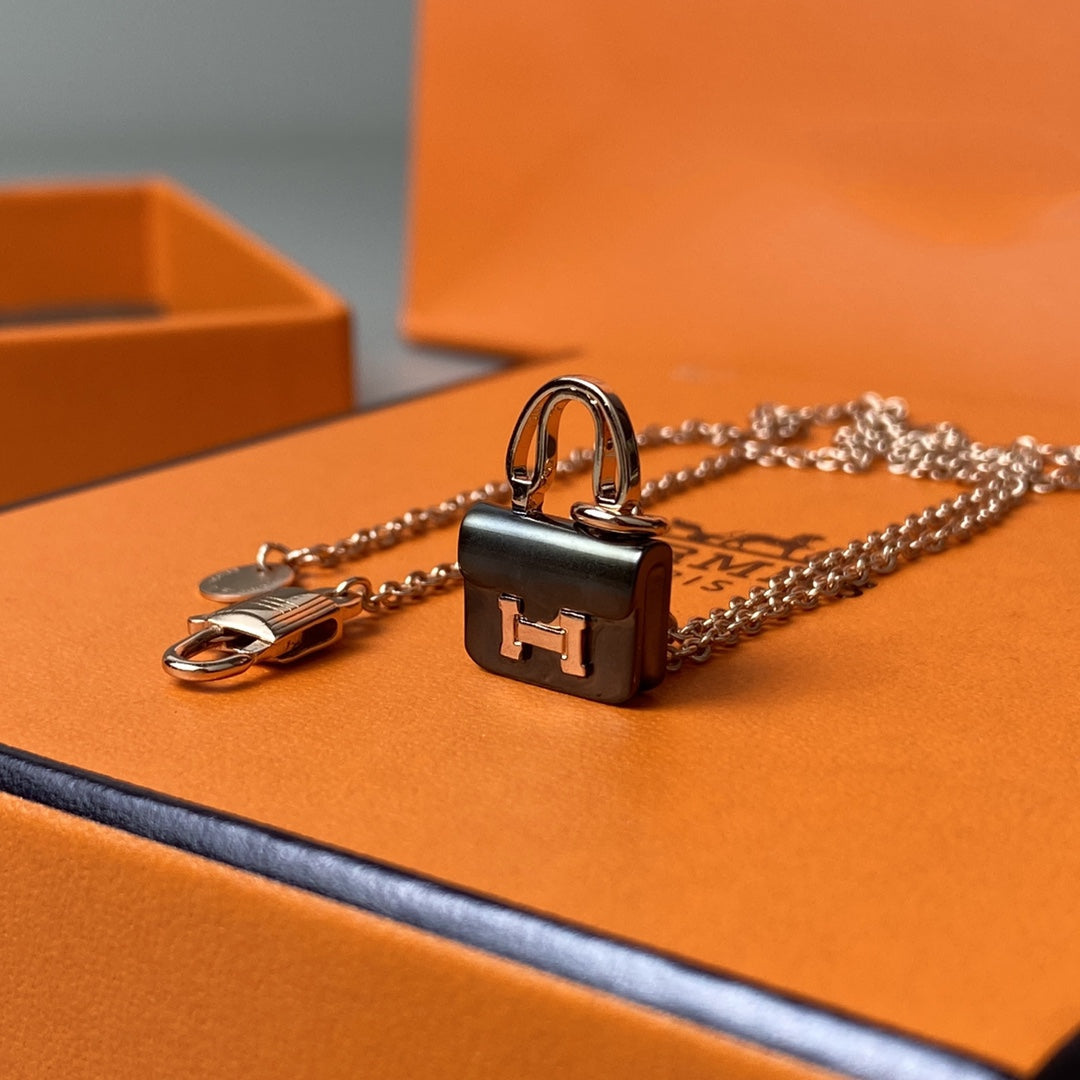 [ORA]CONSTANCE BLACK PEDANT PINK GOLD NECKLACE