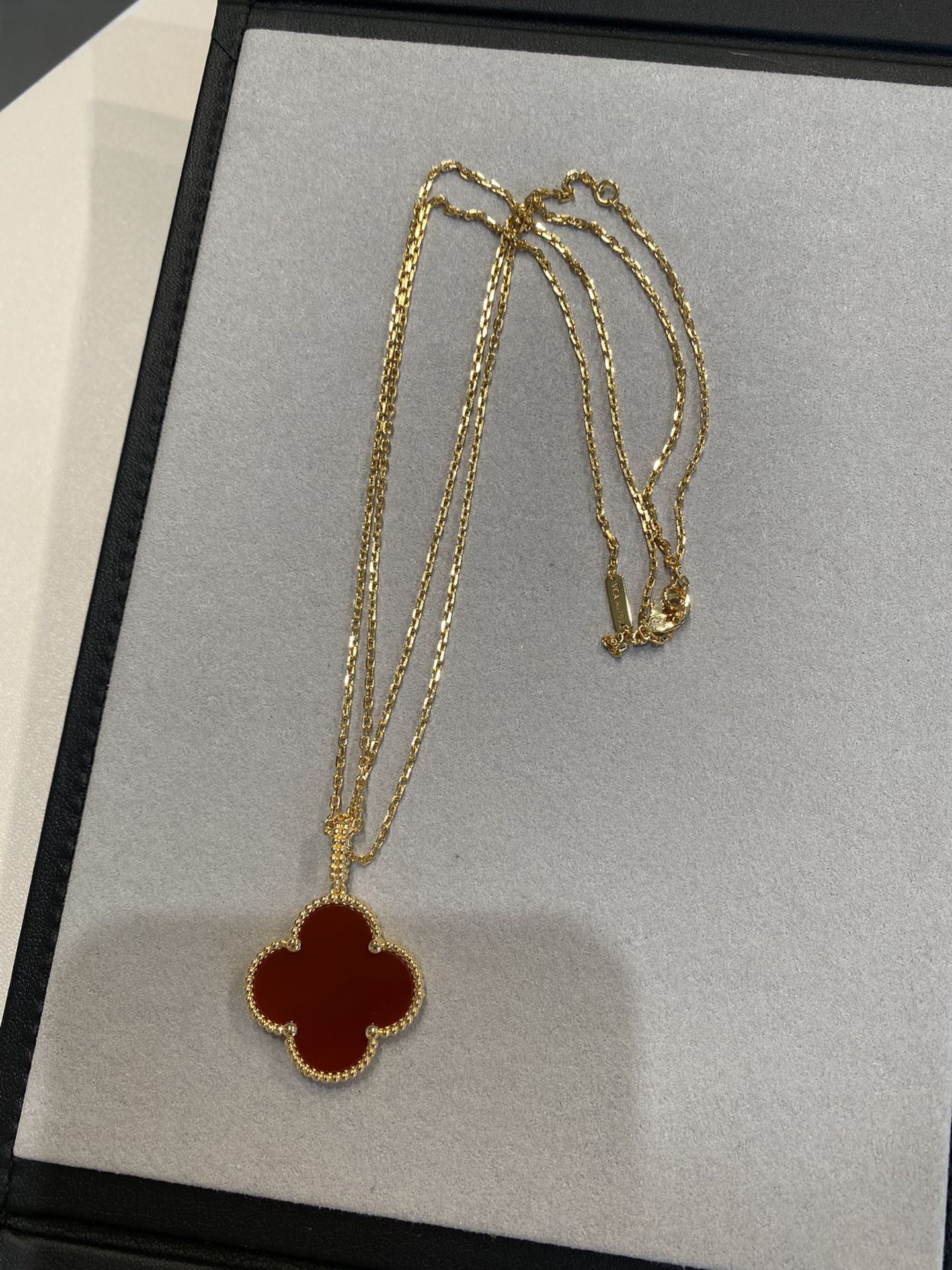 [ORA]CLOVER 25MM HALSKETTE GOLD KARNEOL
