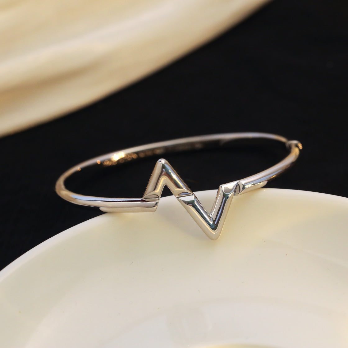 [ORA]VOLTE UPSITE DOWN BRACELET