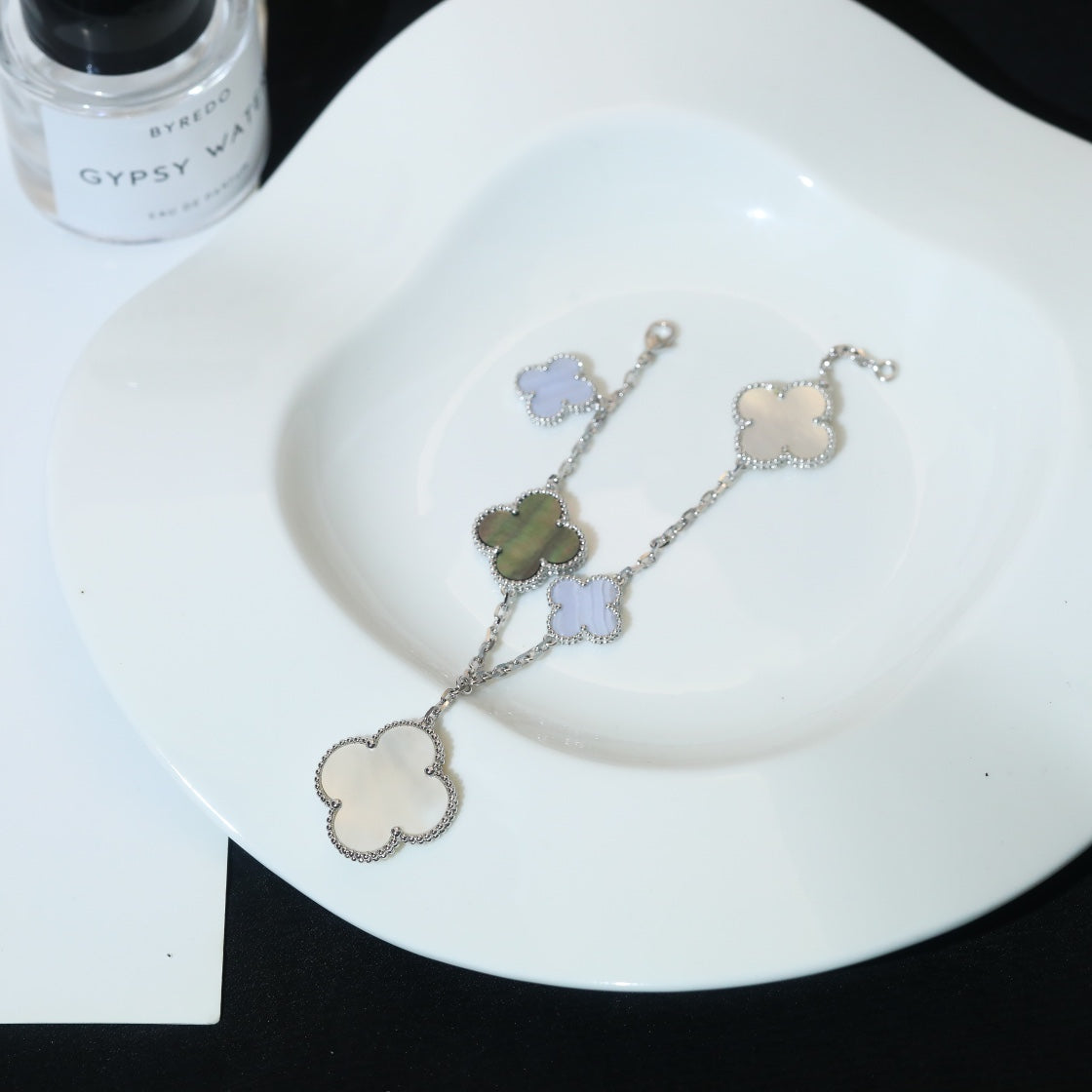 [ORA]CLOVER BRACELET 5 MOTIFS MOP CHALCEDONY SILVER