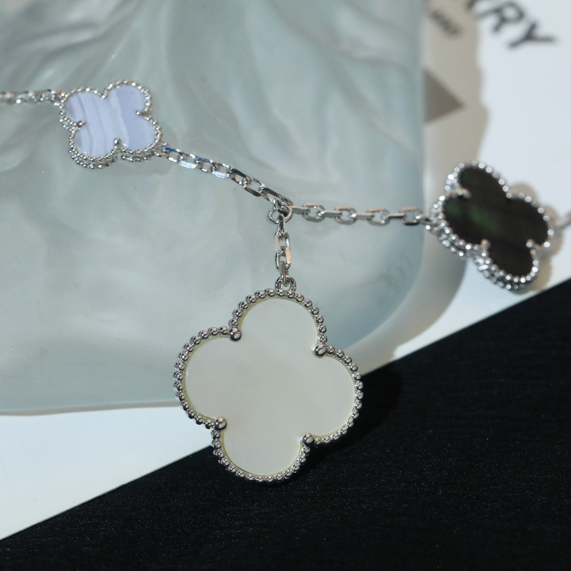 [ORA]CLOVER BRACELET 5 MOTIFS MOP CHALCEDONY SILVER