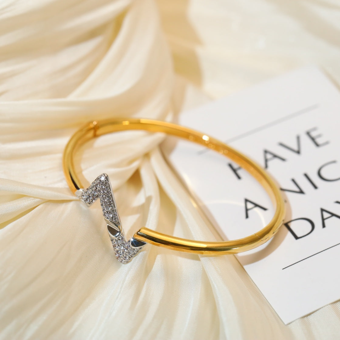 [ORA]VOLTE UPSITE DOWN GOLD DIAMOND BRACELET