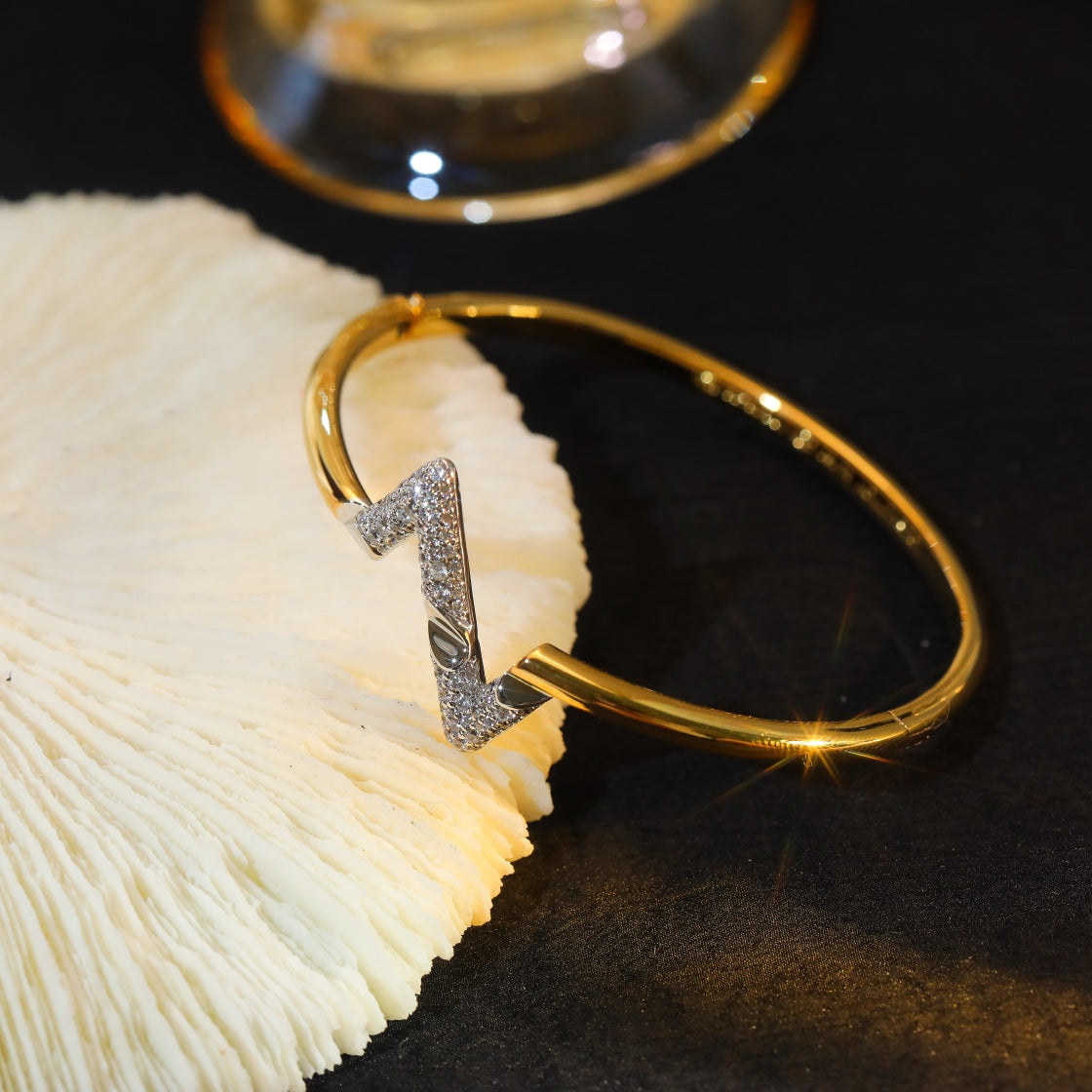 [ORA]VOLTE UPSITE DOWN GOLD DIAMOND BRACELET