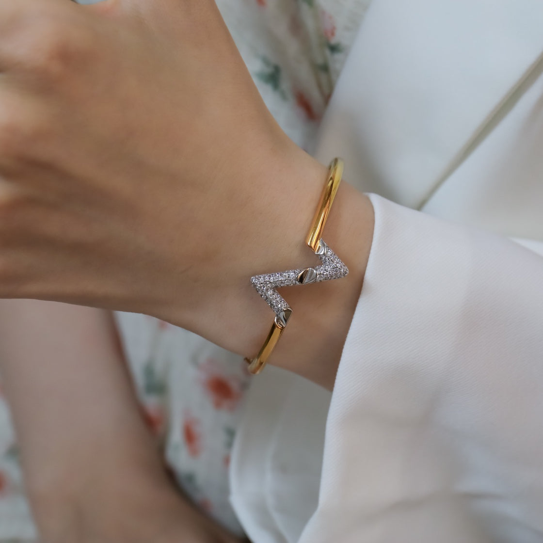 [ORA]VOLTE UPSITE DOWN GOLD DIAMOND BRACELET