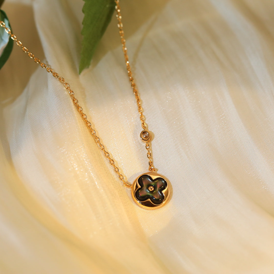 [ORA]SUN PEDANT PINK GOLD 1 DIAMOND NECKLACE