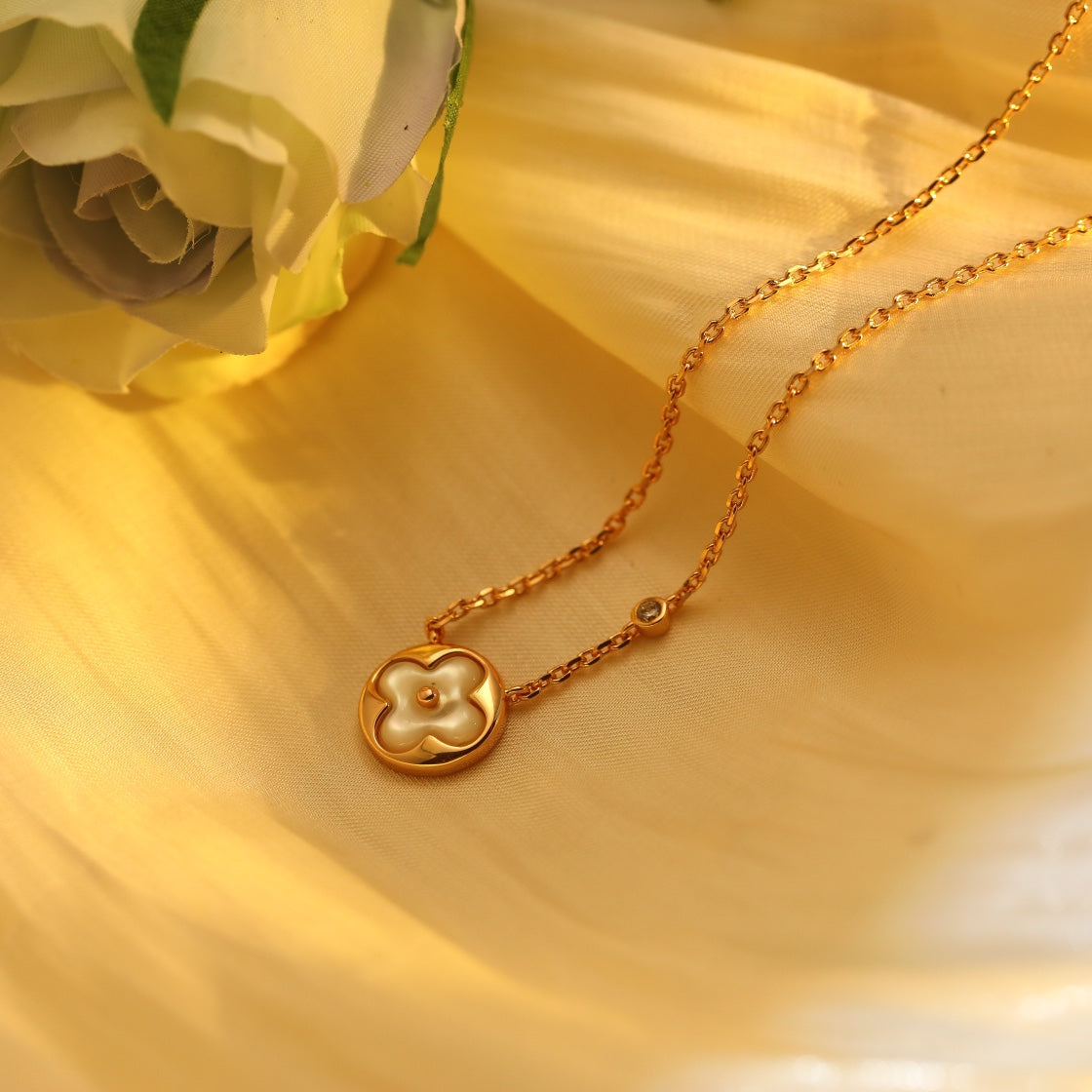 [ORA]SUN PEDANT PINK GOLD 1 DIAMOND NECKLACE