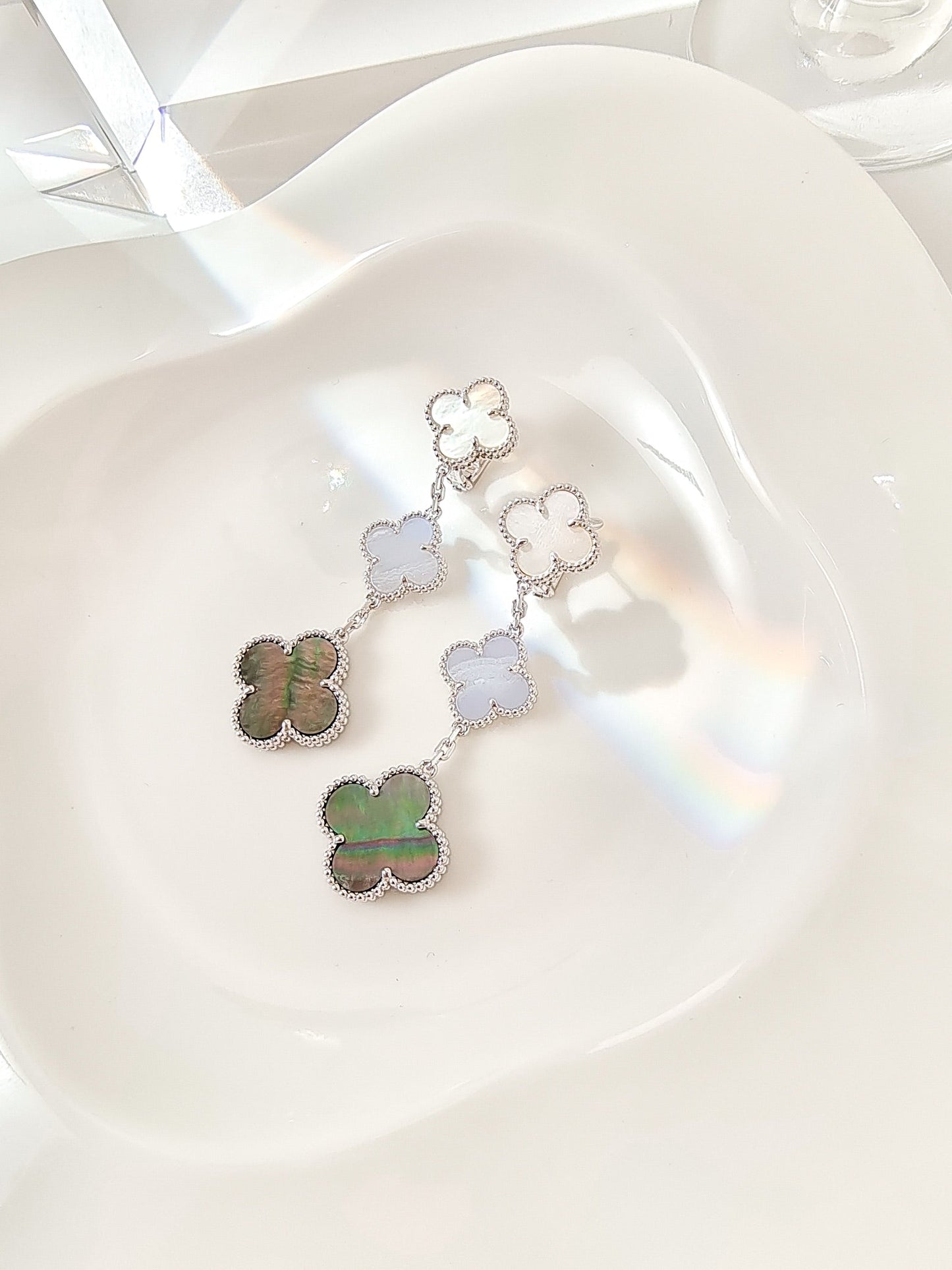 [ORA]CLOVER 3 MOTIFS CHALCEDONY DARK MOP SILVER EARRINGS