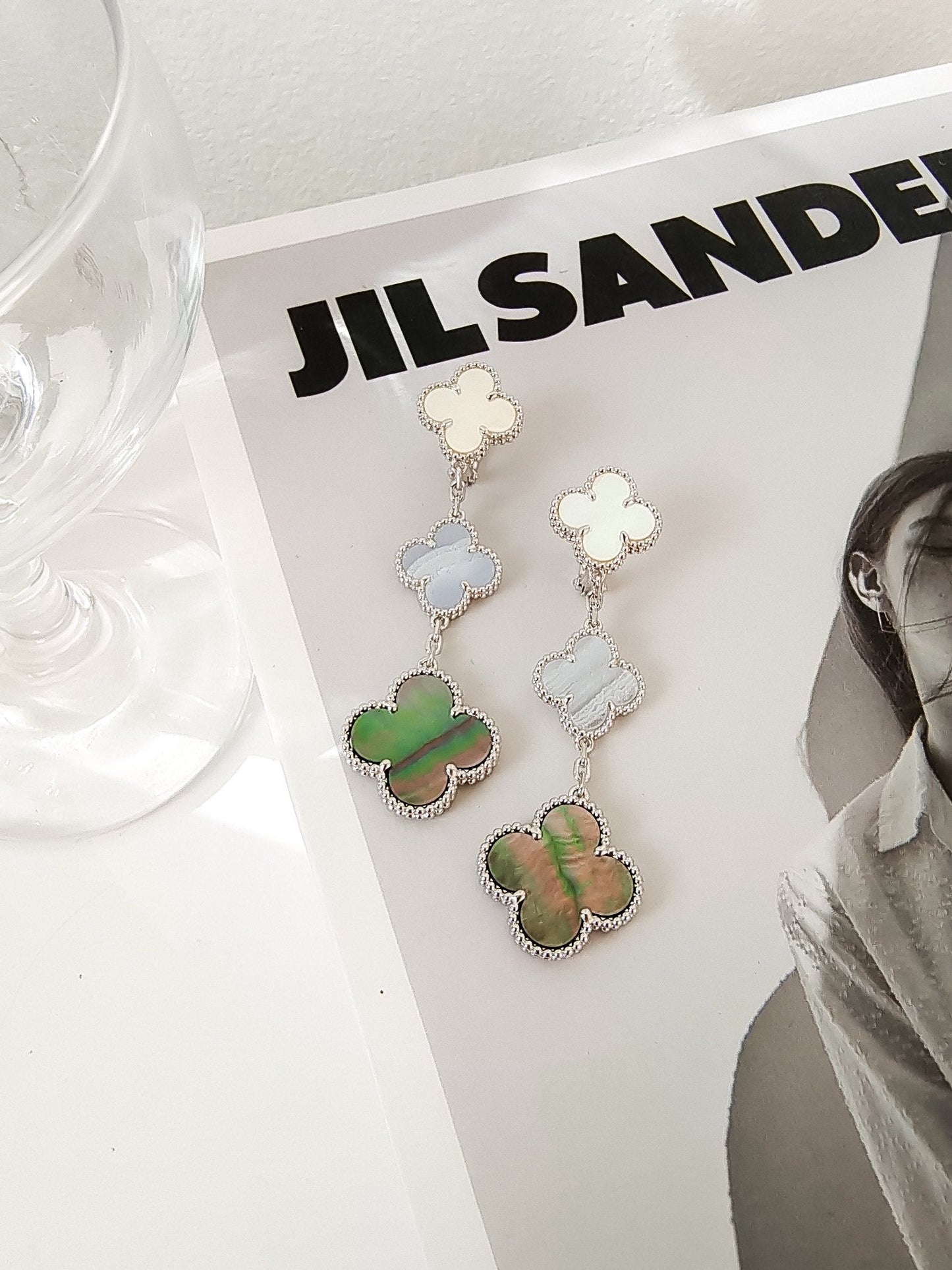 [ORA]CLOVER 3 MOTIFS CHALCEDONY DARK MOP SILVER EARRINGS