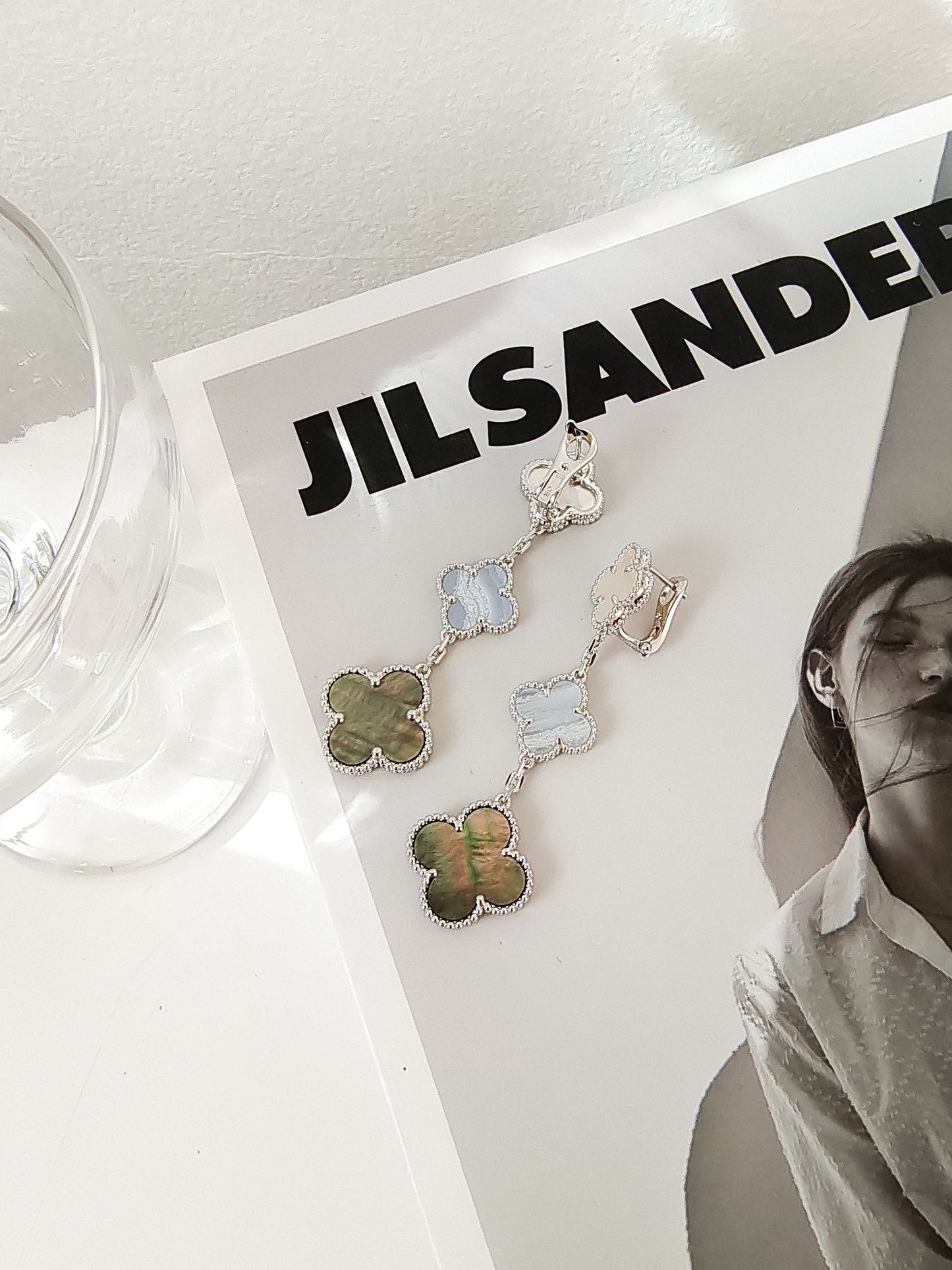[ORA]CLOVER 3 MOTIFS CHALCEDONY DARK MOP SILVER EARRINGS