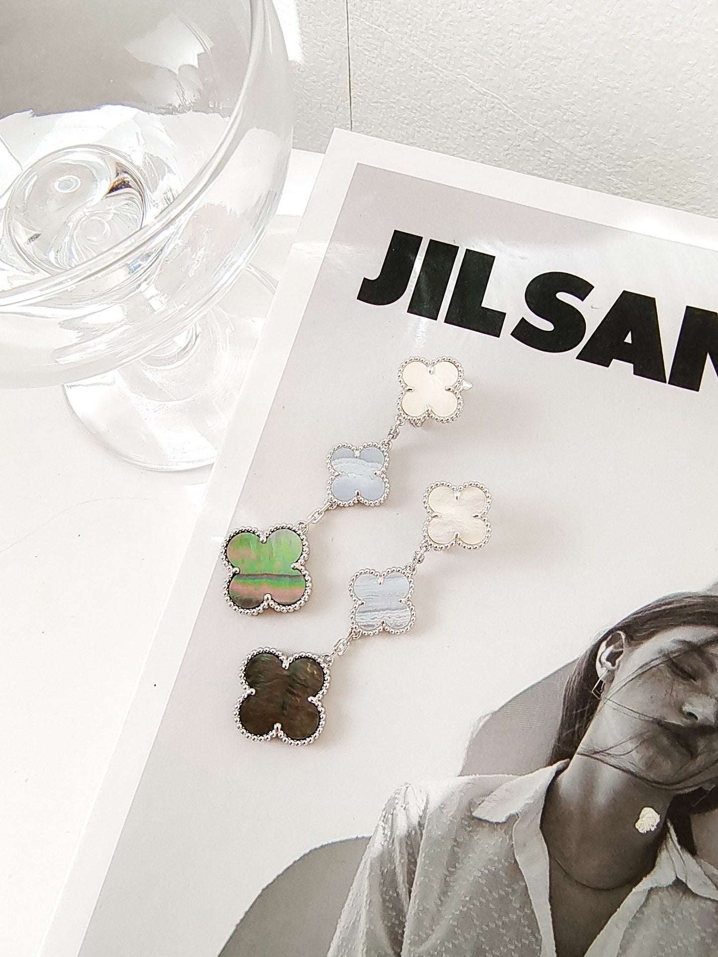 [ORA]CLOVER 3 MOTIFS CHALCEDONY DARK MOP SILVER EARRINGS