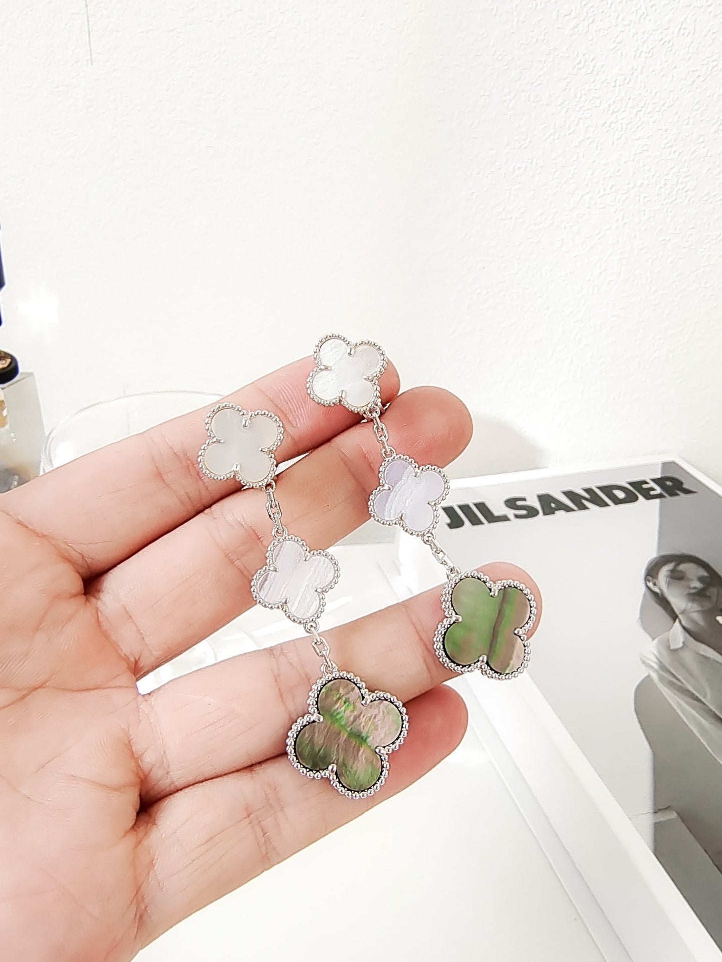 [ORA]CLOVER 3 MOTIFS CHALCEDONY DARK MOP SILVER EARRINGS