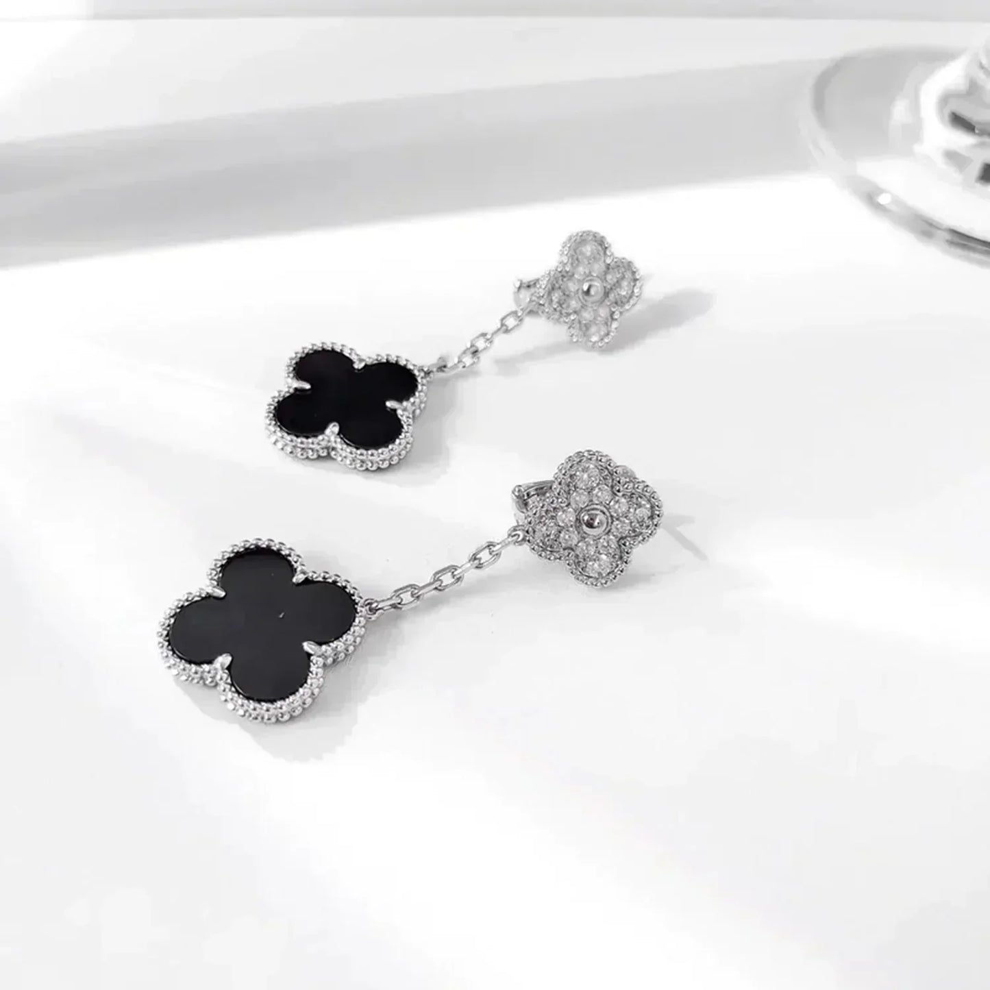 [ORA]CLOVER 2 MOTIFS  DIAMOND ONYX EARRINGS SILVER