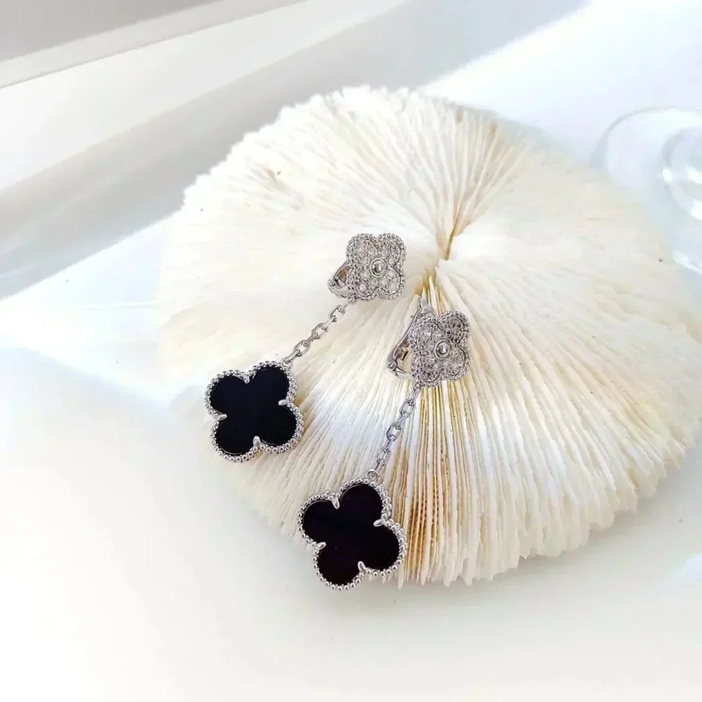 [ORA]CLOVER 2 MOTIFS  DIAMOND ONYX EARRINGS SILVER