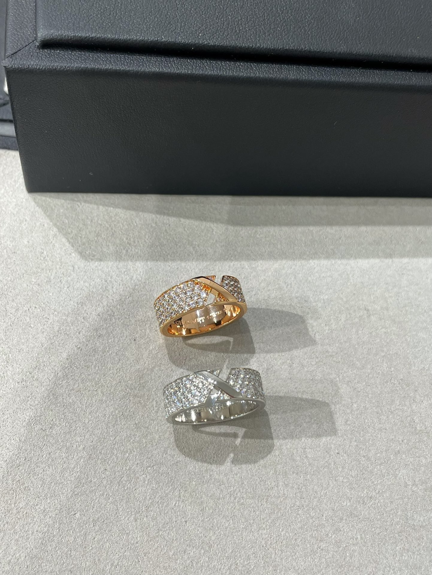 [ORA]LIENS EVIDENCE  DIAMOND PAVED RING