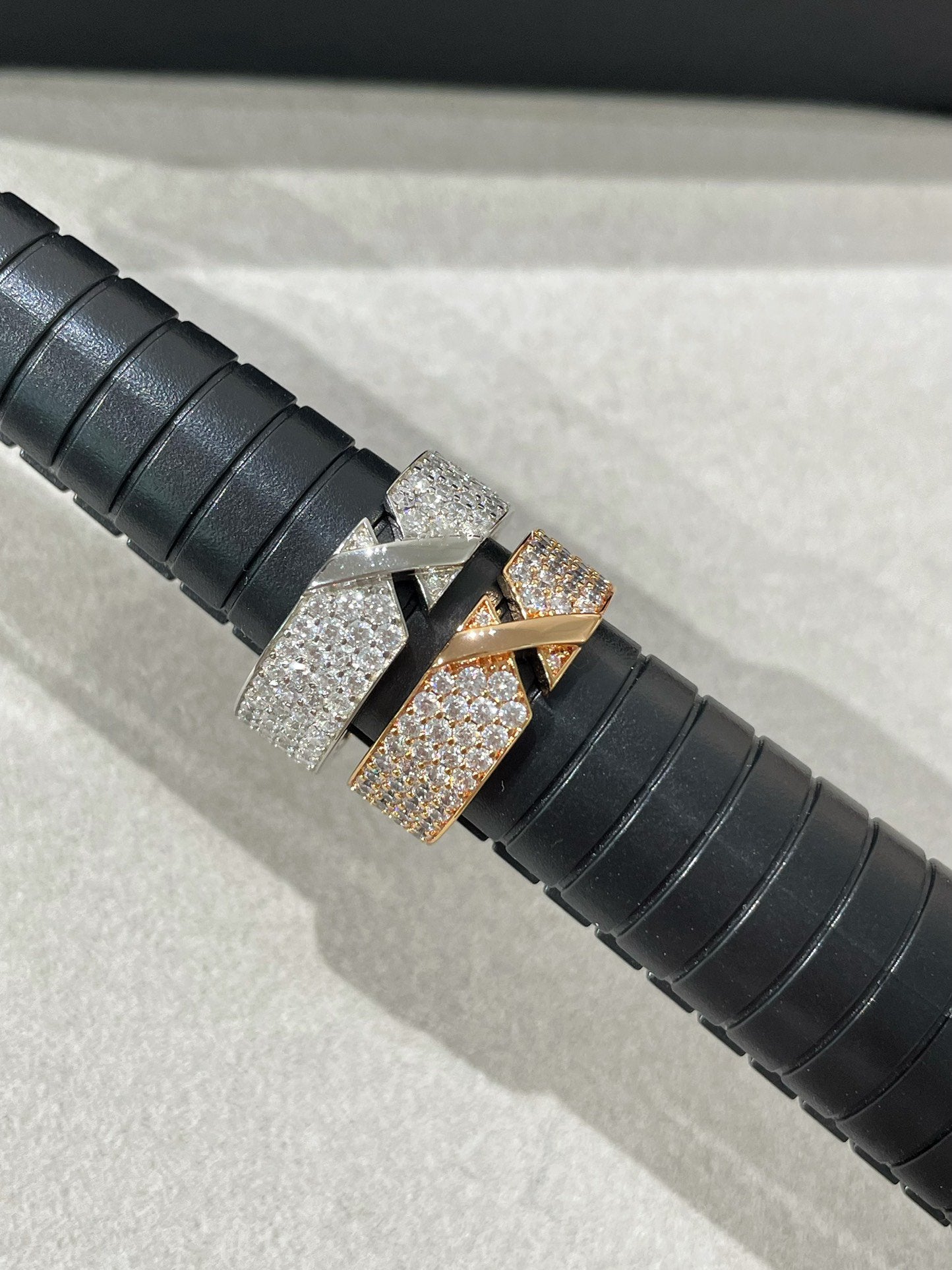 [ORA]LIENS EVIDENCE  DIAMOND PAVED RING
