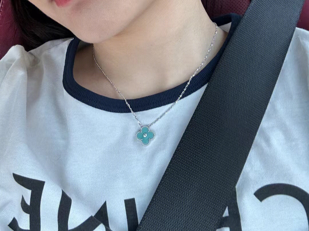 [ORA]CLOVER 1 DIAMOND LIGHT BLUE SILVER NECKLACE