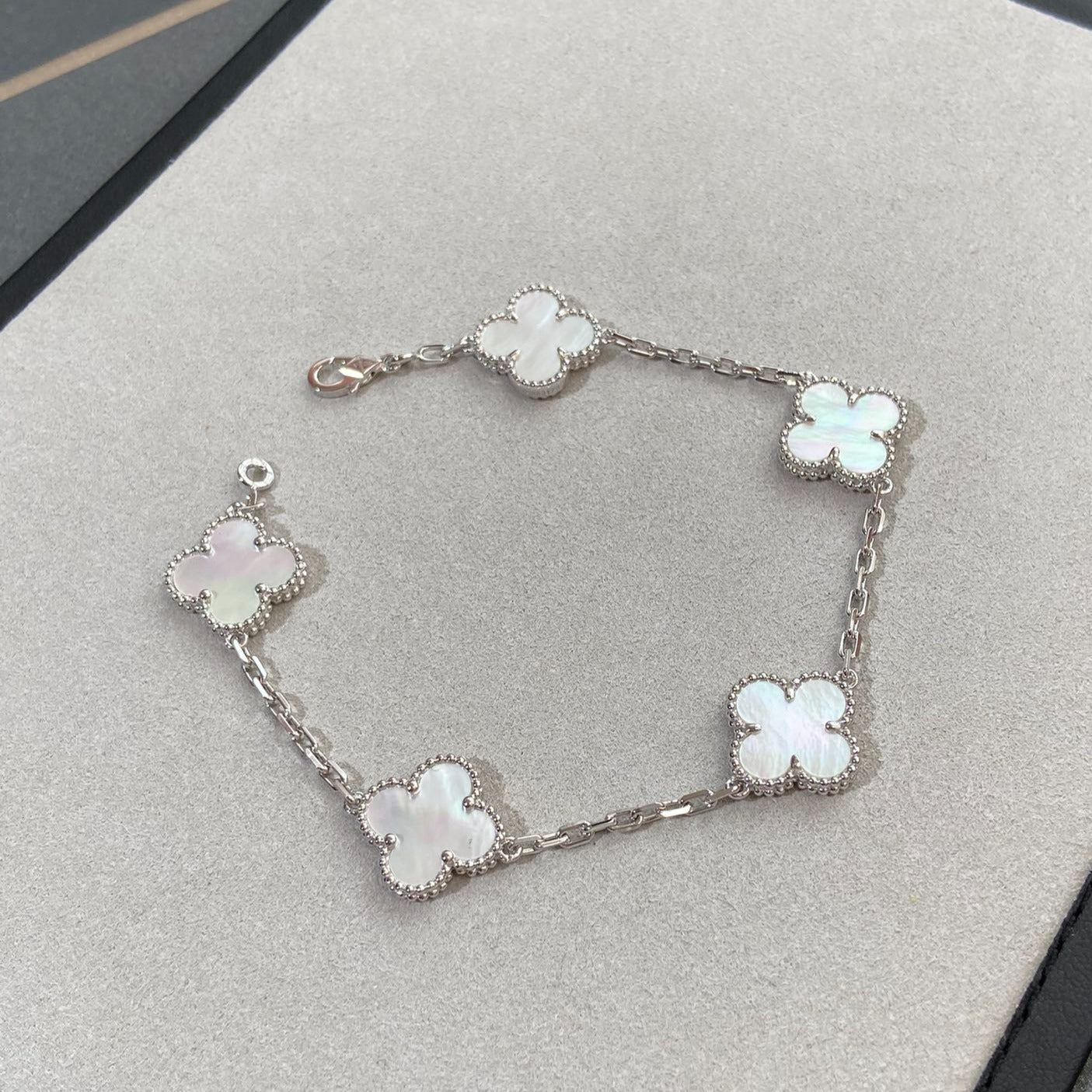 [ORA]CLOVER WHITE PEARL MOP 5 MOTIF BRACELET COLLECTION