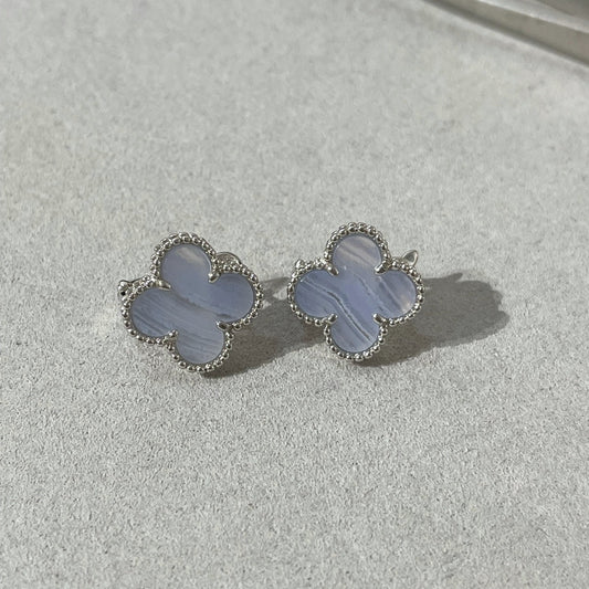 [ORA]CLOVER CHALCEDONY SILVER STUD EARRINGS