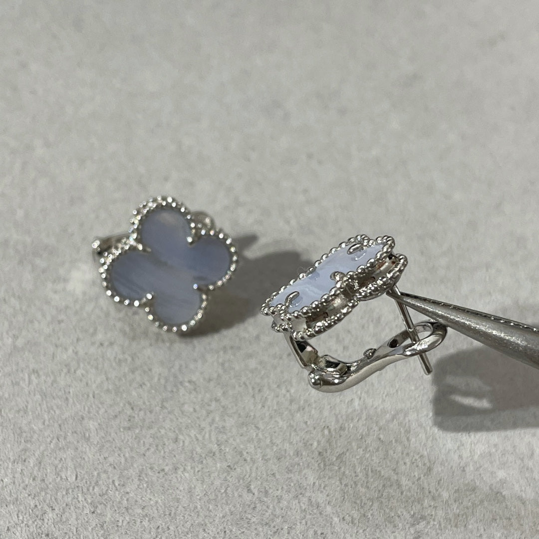 [ORA]CLOVER CHALCEDONY SILVER STUD EARRINGS