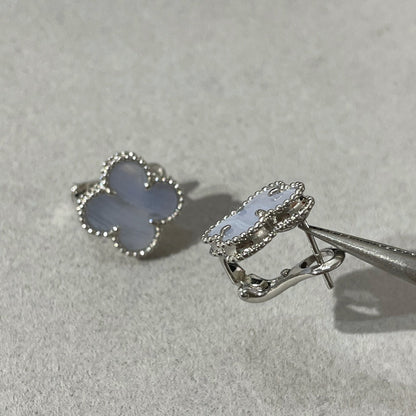 [ORA]CLOVER CHALCEDONY SILVER STUD EARRINGS