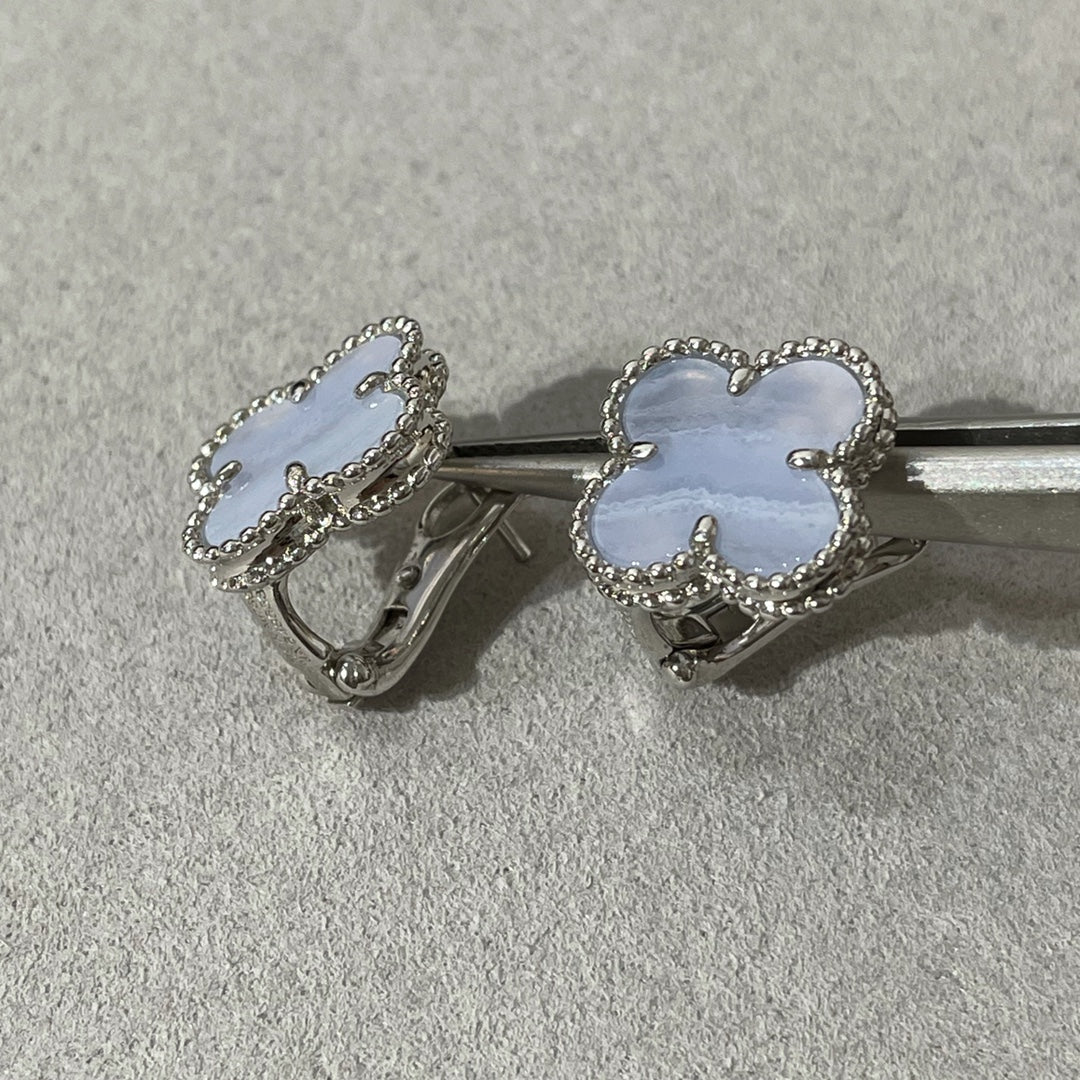 [ORA]CLOVER CHALCEDONY SILVER STUD EARRINGS