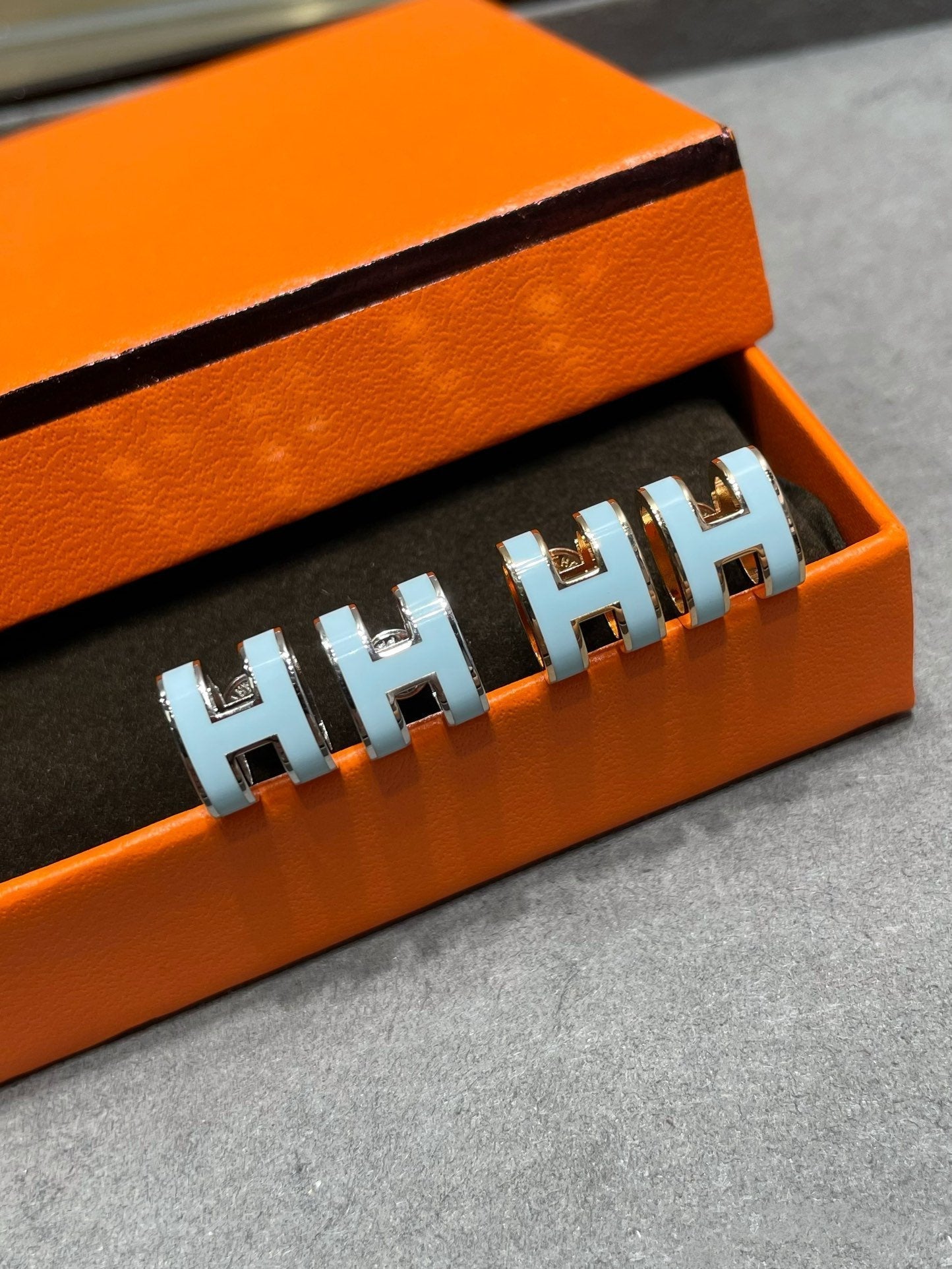 [ORA]POP H SKY BLUE STUD EARRINGS