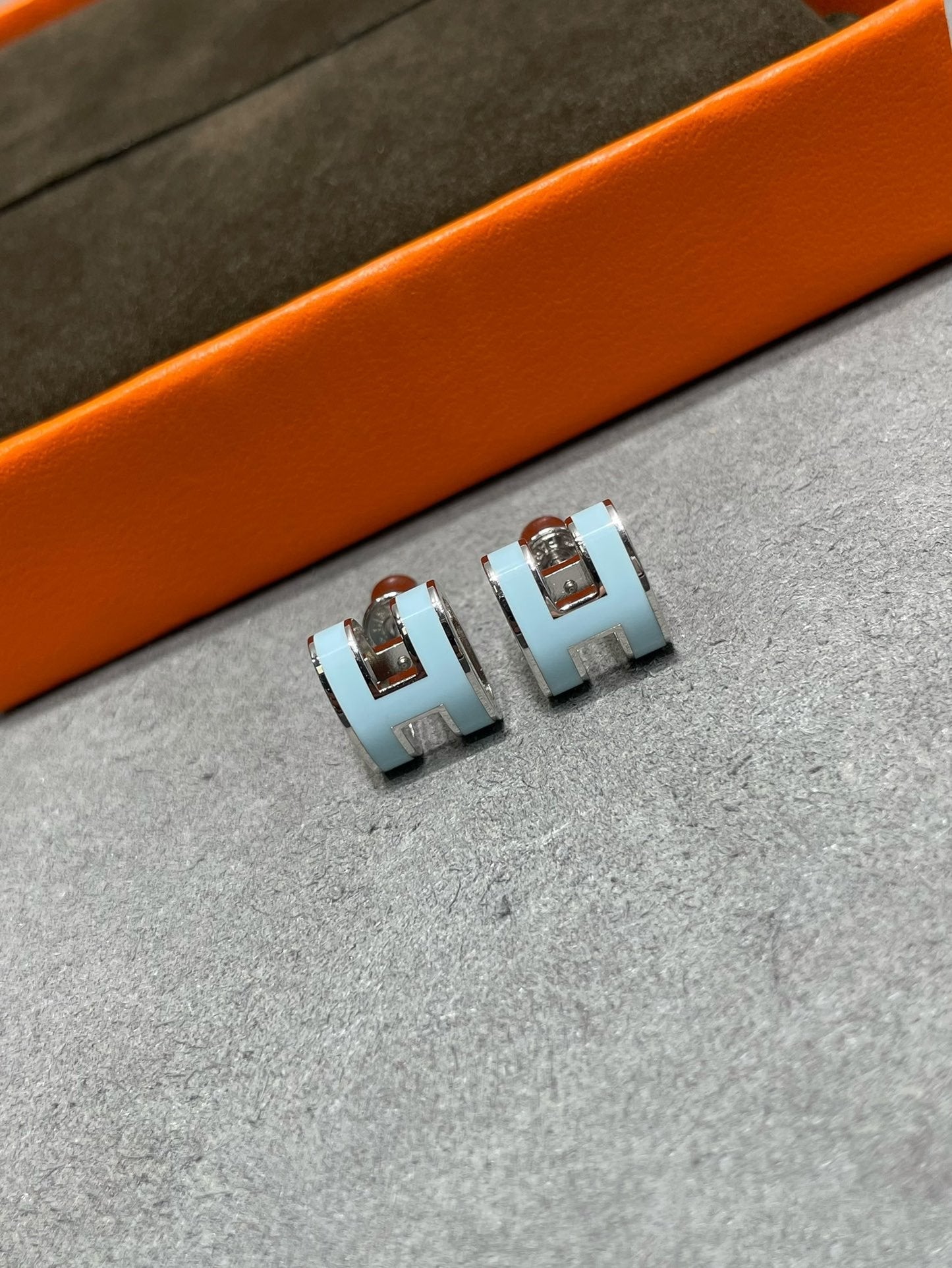 [ORA]POP H SKY BLUE STUD EARRINGS