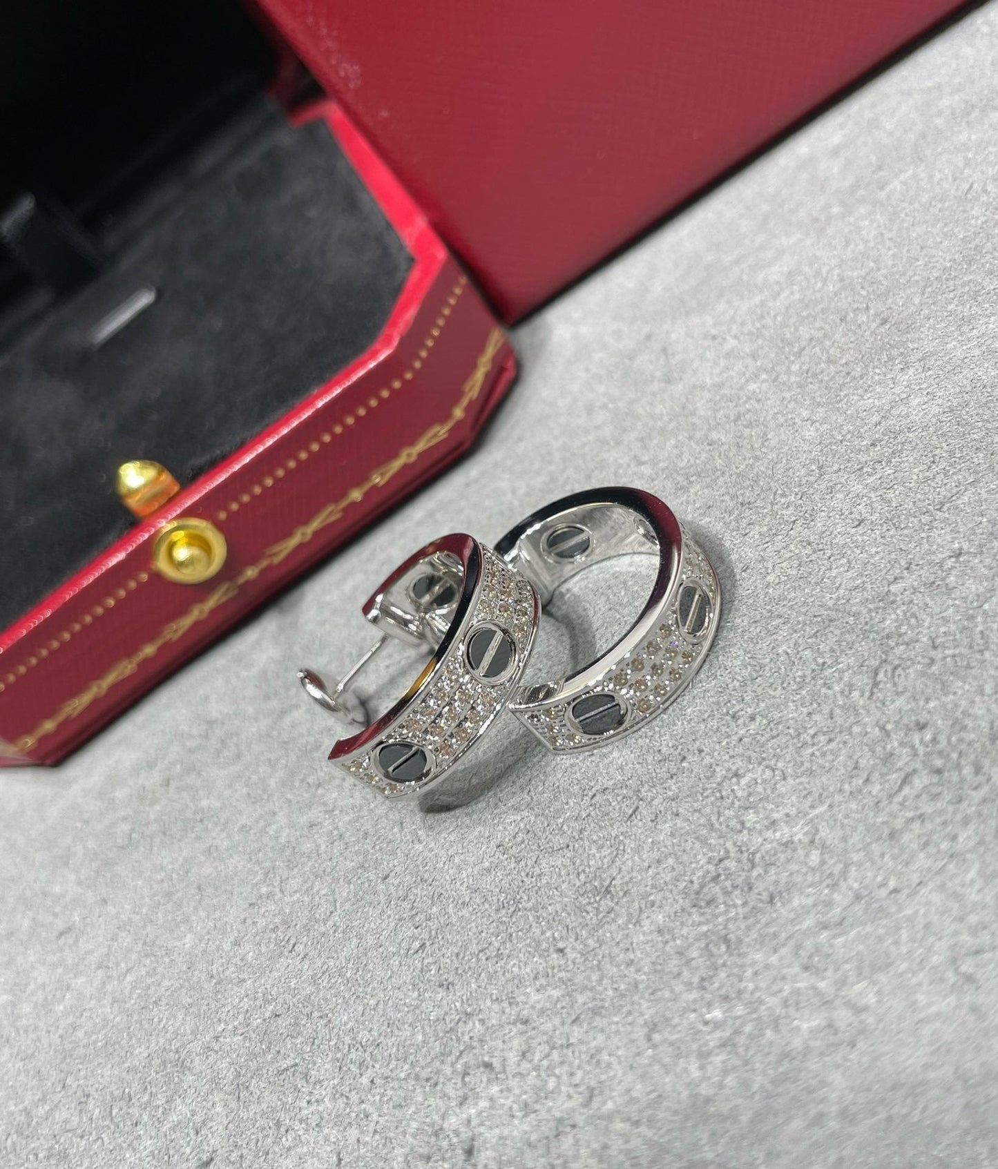 [ORA]LOVE CERAMIC DIAMOND PAVED SILVER EARRINGS