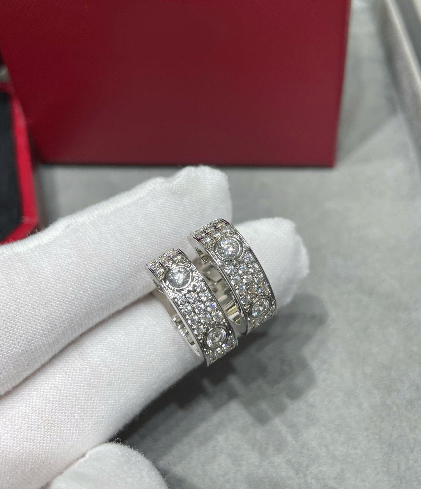 [ORA]LOVE 5.5MM DIAMOND PAVED EARRINGS