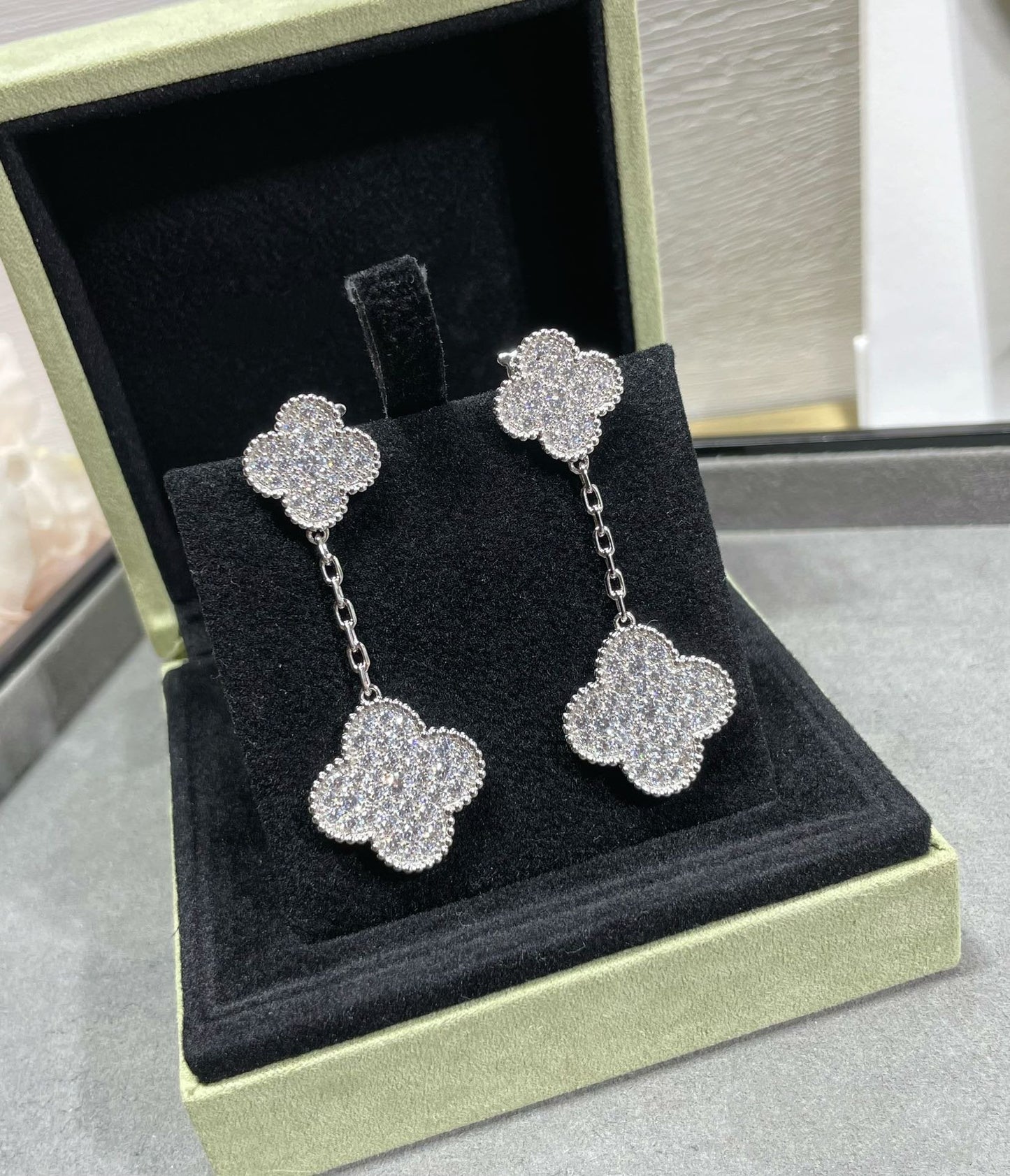 [ORA]CLOVER 2 MOTIFS DIAMOND PAVED SILVER EARRINGS