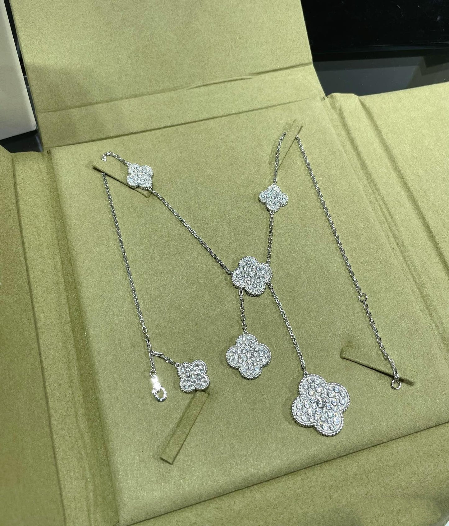[ORA]CLOVER 6 MOTIV DIAMANT-PAVIERTE HALSKETTE