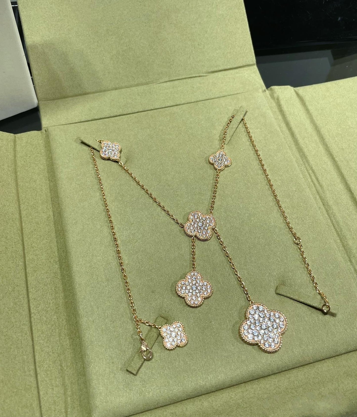 [ORA]CLOVER 6 MOTIV DIAMANT-PAVIERTE HALSKETTE