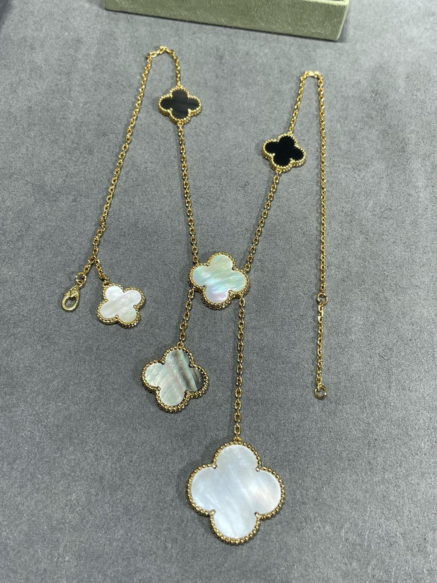 [ORA]CLOVER 6 MOTIF MOP ONYX GOLD NECKLACE