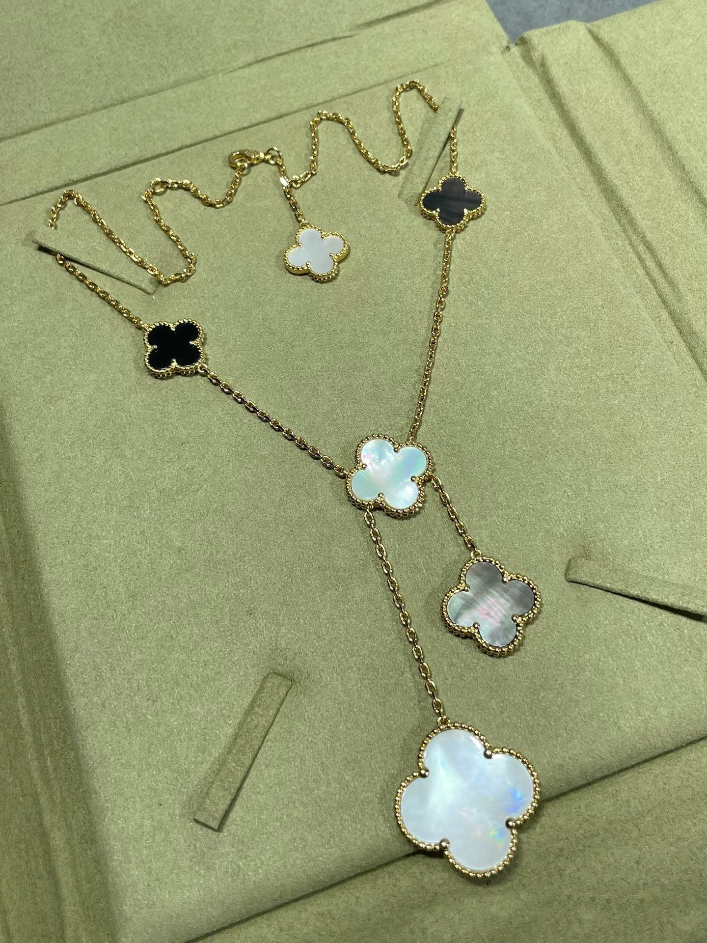 [ORA]CLOVER 6 MOTIF MOP ONYX GOLD NECKLACE