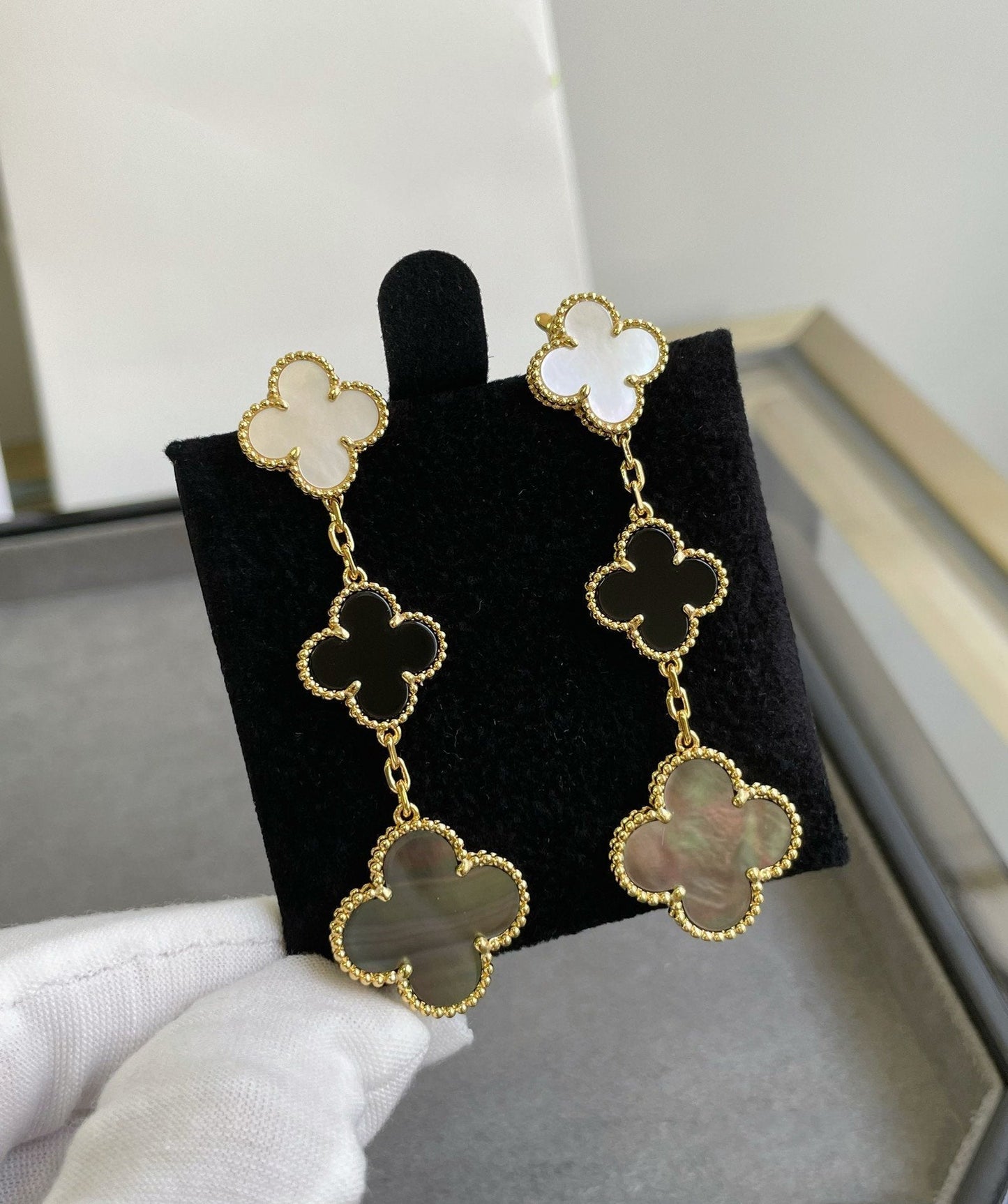 [ORA]CLOVER 3 MOTIF MOP ONYX DARK MOP PINK GOLD EARRINGS