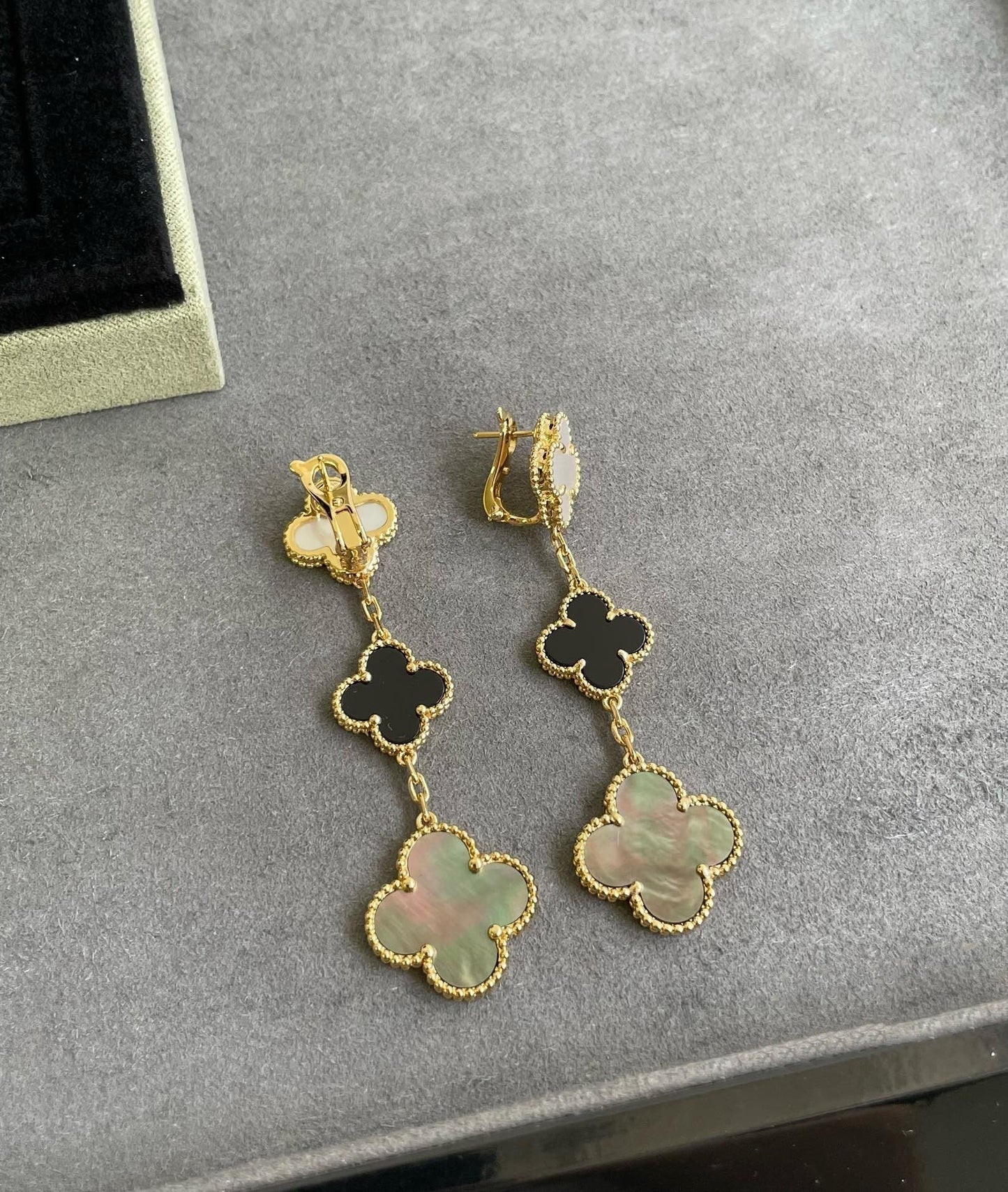 [ORA]CLOVER 3 MOTIF MOP ONYX DARK MOP PINK GOLD EARRINGS