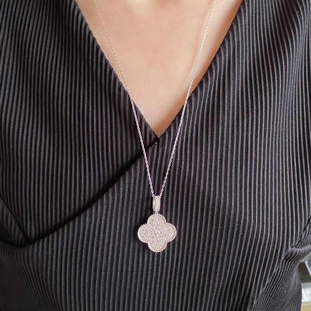 [ORA]KLEE 25MM GROSSER ANHÄNGER MIT DIAMANTPAVÉ LANGER HALSKETTE