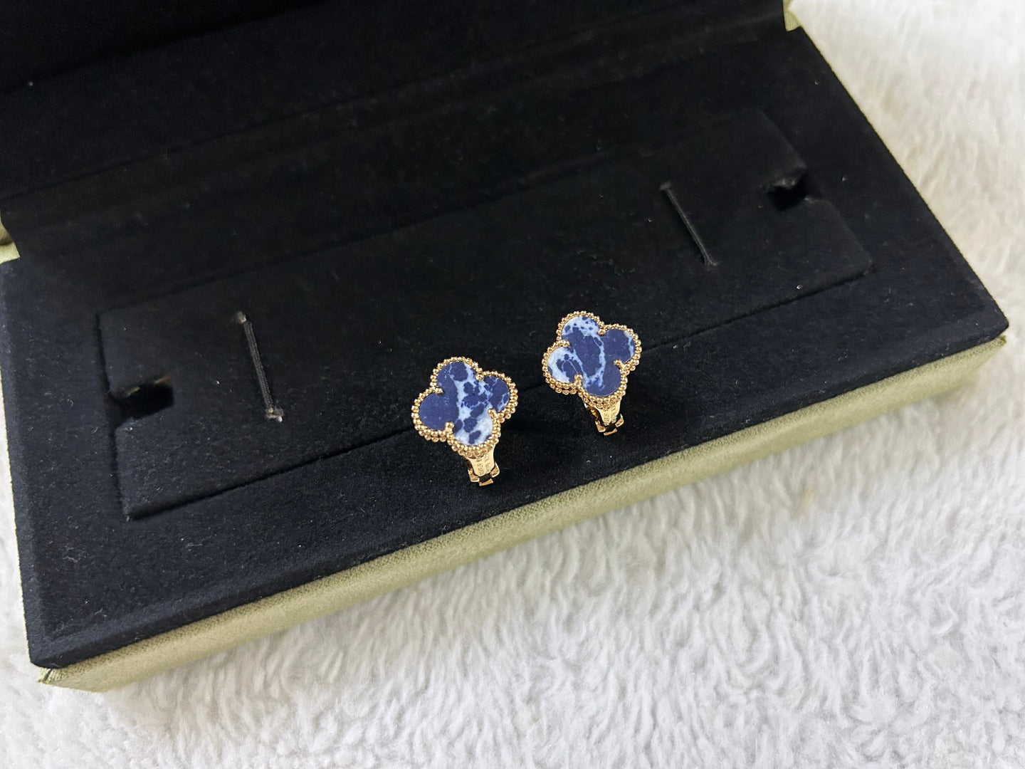 [ORA]CLOVER PIETERSITE MEDIUM STUD EARRINGS