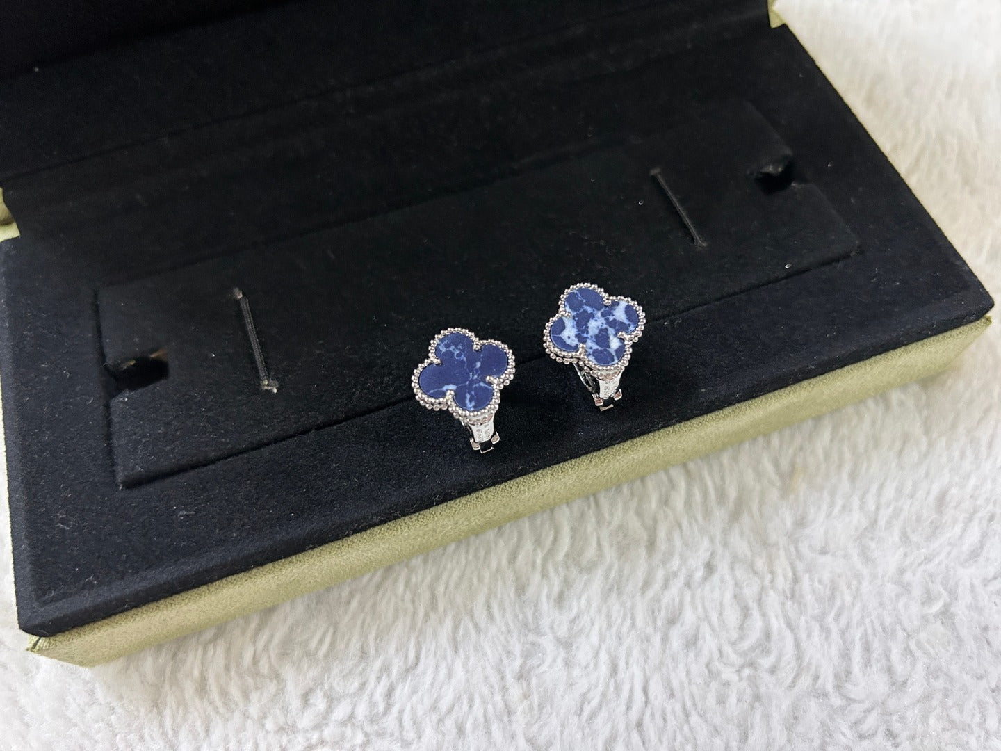 [ORA]CLOVER PIETERSITE MEDIUM STUD EARRINGS