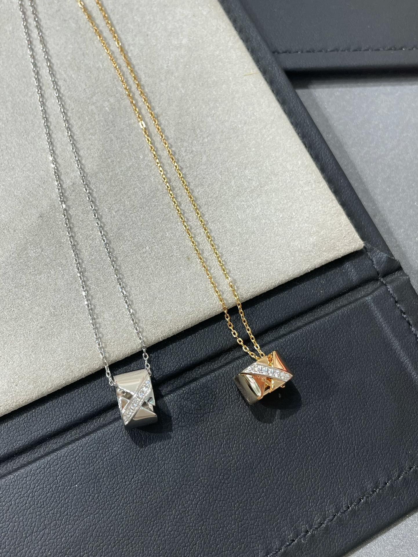 [ORA]LIENS EVIDENCE DIAMOND NECKLACE